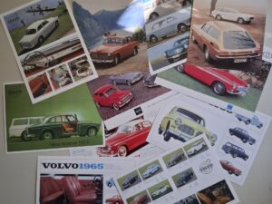 Vykort med Volvo modeller från förr.